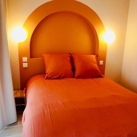Апартаменты Le Bel Iris - Acces Direct Plage Шатлайон-Плаж Экстерьер фото